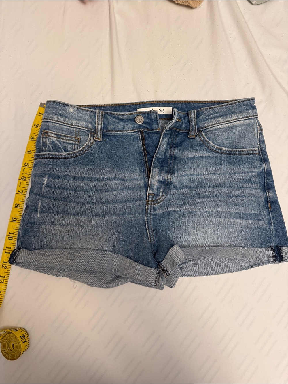 Casual Women's Light Blue Denim Rolled-Hem Jean Shorts
